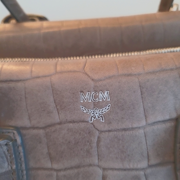 MCM Milla Medium Crocodile-Embossed Tote Bag - Picture 4 of 9